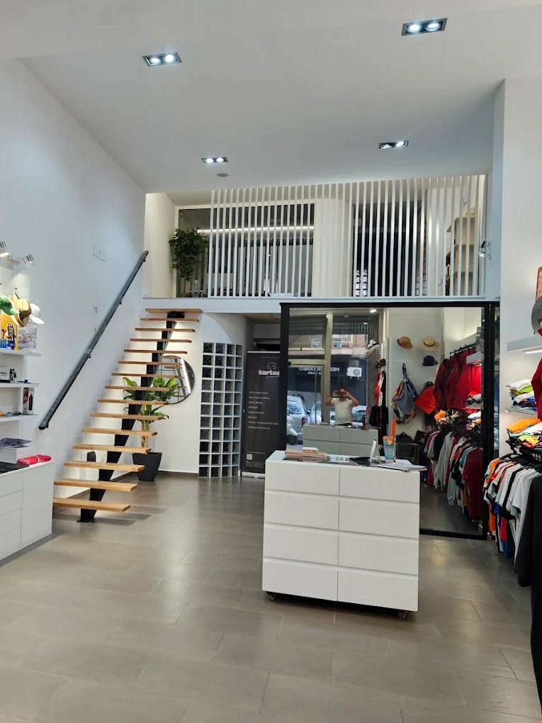 Interior de la tienda de Comercial Tortosa en Valencia